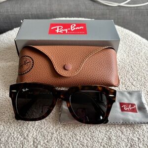 Ray-Ban State Street Sunglasses RB2186